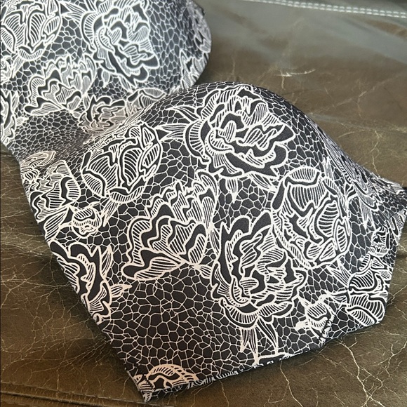 Seamless/Wireless Floral Lace Print Women's Bra - Black and White - Picture 5 of 7